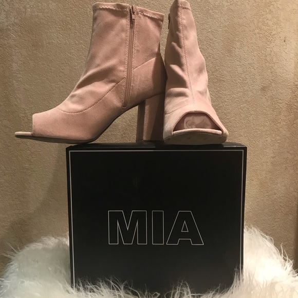 Chunky heel booty! - Picture 2 of 2